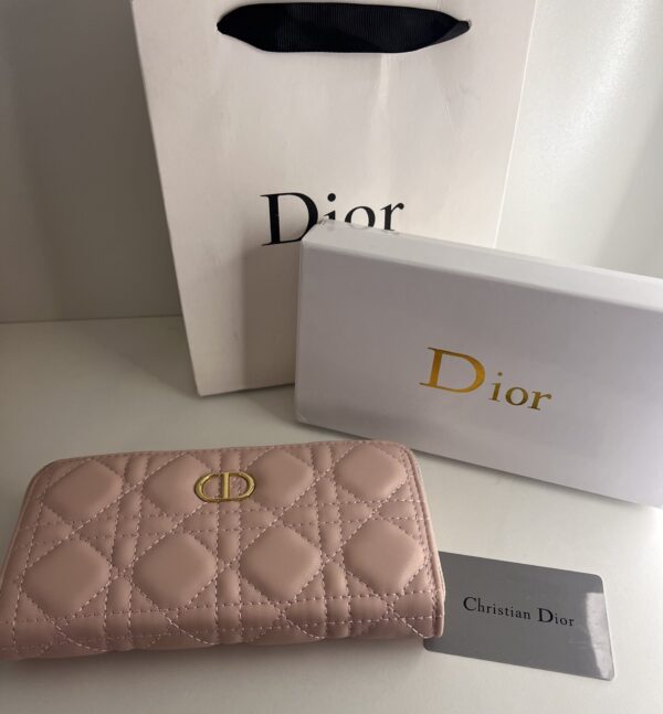 Portefeuille Dior Rose – Cuir matelassé & Logo CD doré