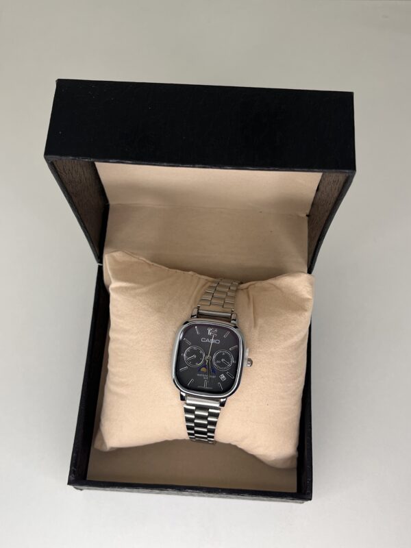 Casio Multifonction – Cadran Noir Rectangulaire