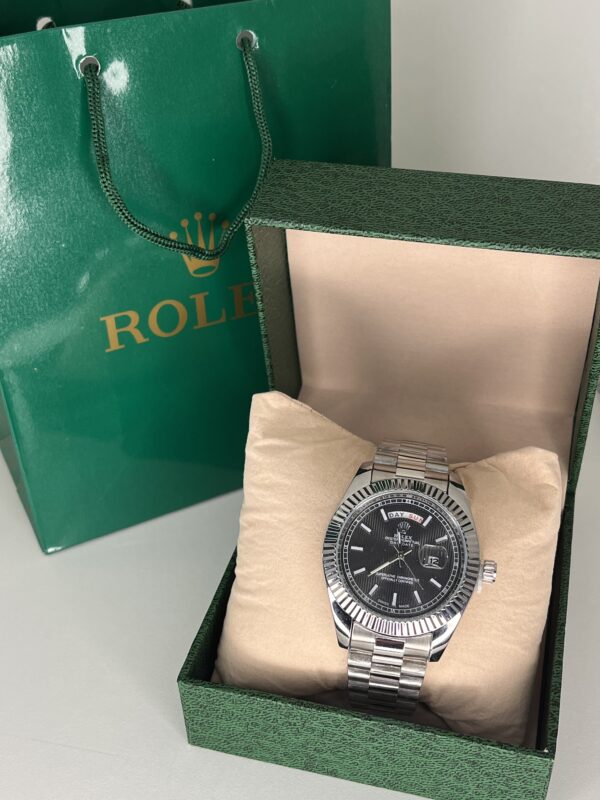 Montre Rolex Day-Date – Cadran Noir Texturé , Jour + date avec loupe Cyclope