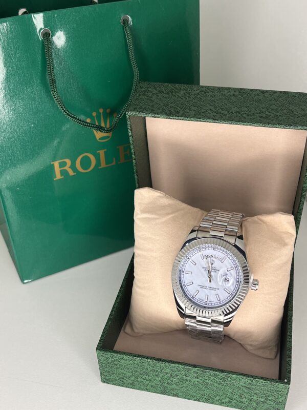Montre Rolex Day-Date – Élégance Argentée , Bleu Ciel