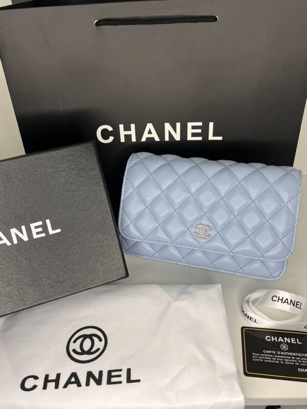Chanel Classic Flap – Cuir Matelassé Bleu Ciel