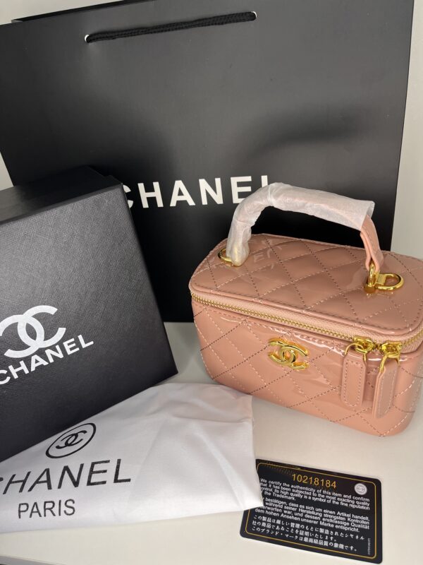 Chanel – Vanity Case en Cuir Vernis Rose
