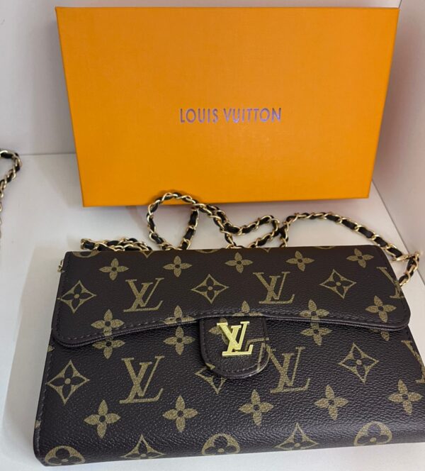 pochette logo lv