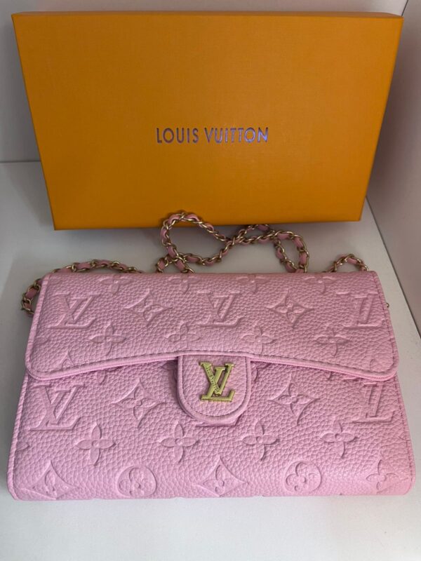 pochette LV rose